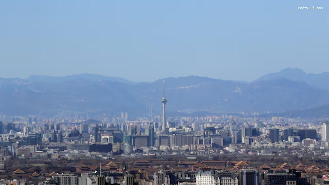 China’s November Bank Loans Fall Short Amid Persistent Property Slump