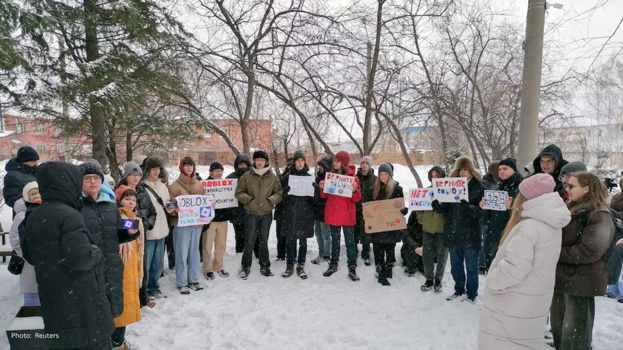 Rare Protest Erupts in Russia Over Roblox Ban