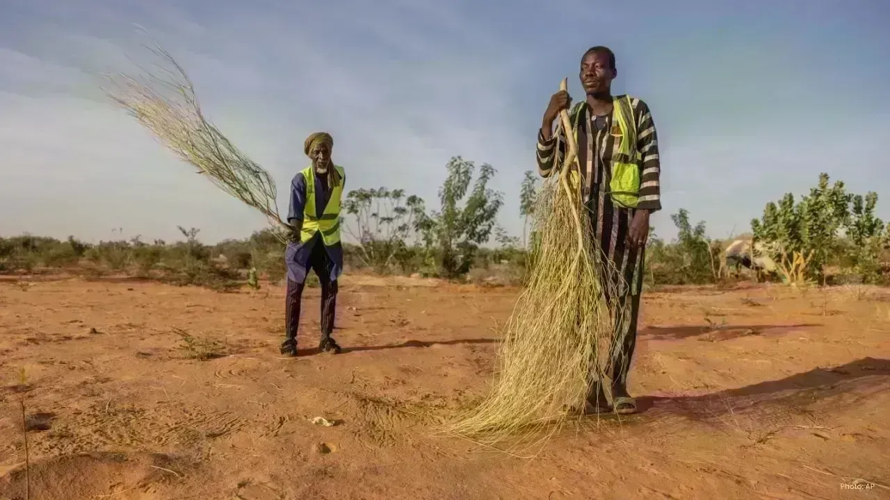 Refugee Firefighters Unite Against Devastating Bushfires in Mauritania