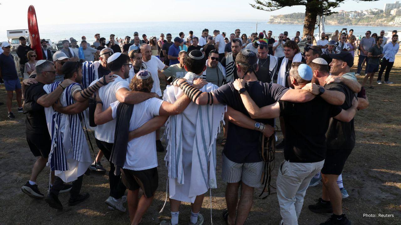 Australia Moves to Strengthen Gun Laws After Bondi Massacre as Community Pays Tribute