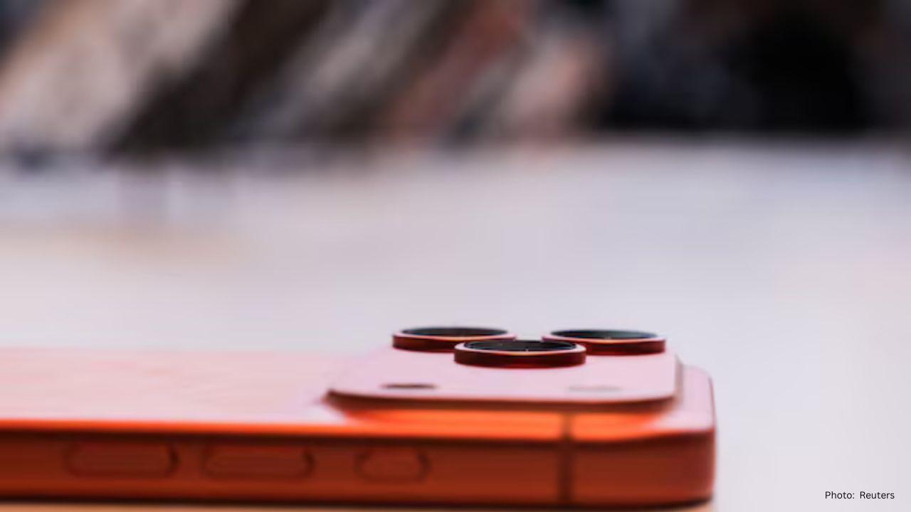 Foreign Phone Brands See Strong Comeback in China as Shipments Double in November