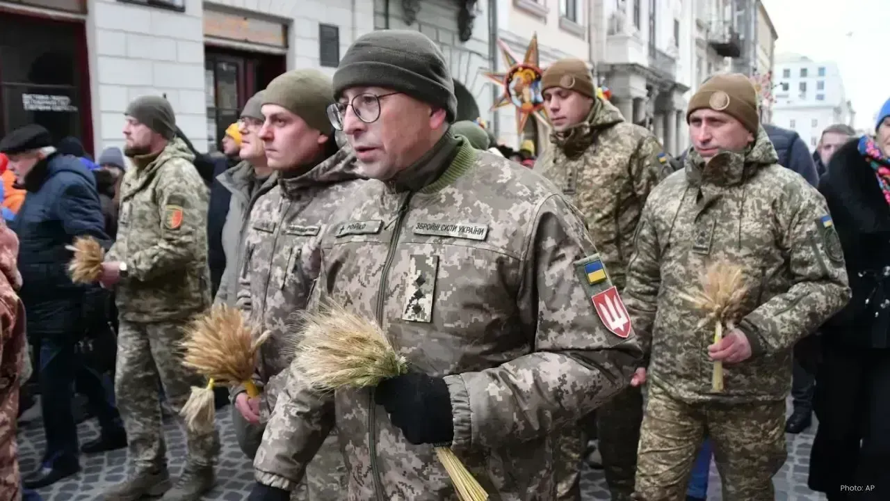 Zelenskyy Advocates Demilitarized Donbas to Resolve Ukraine Conflict