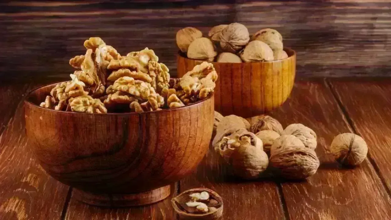 Enhancing Omega-3 Intake: Top 4 Foods to Pair with Walnuts