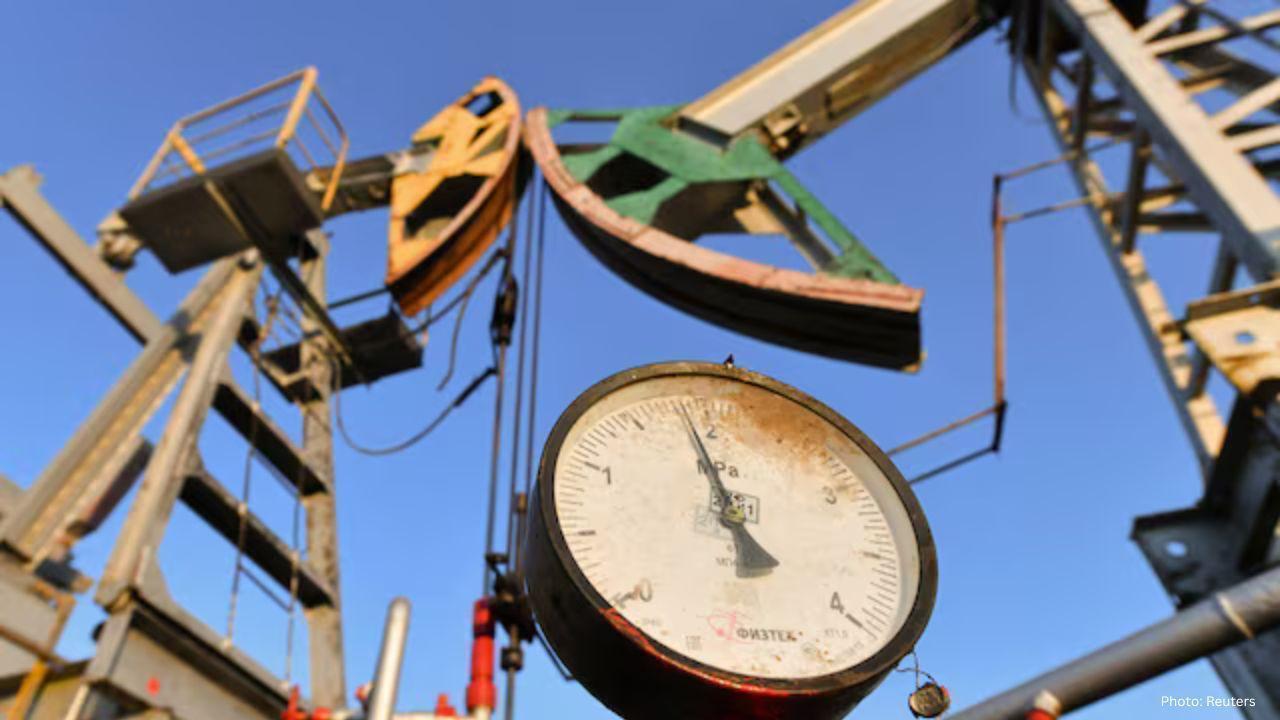 Oil Prices Hold Steady as Markets Weigh Global Supply Risks