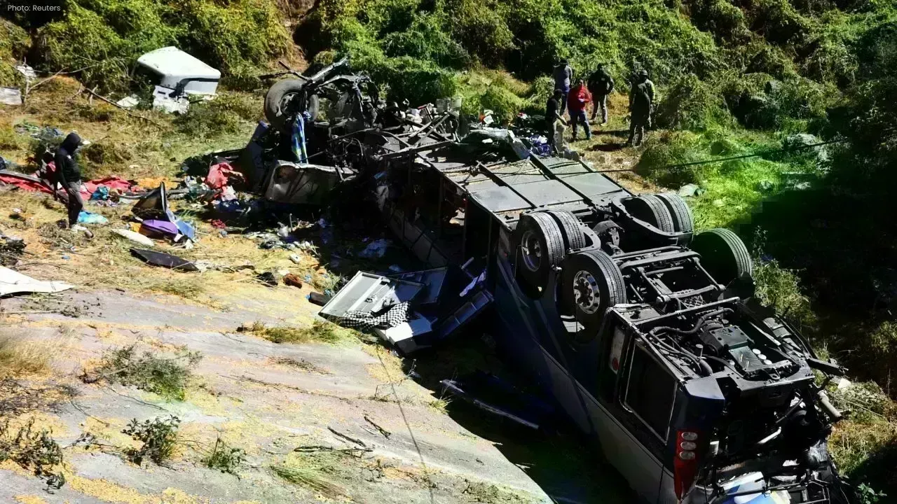 Tragic Christmas Eve Bus Accident in Veracruz: 10 Lives Lost and 32 Injured