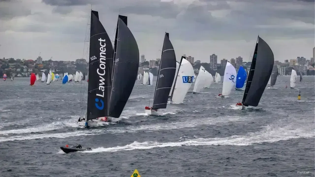Comanche Maintains Narrow Advantage Over LawConnect in Sydney–Hobart Challenge