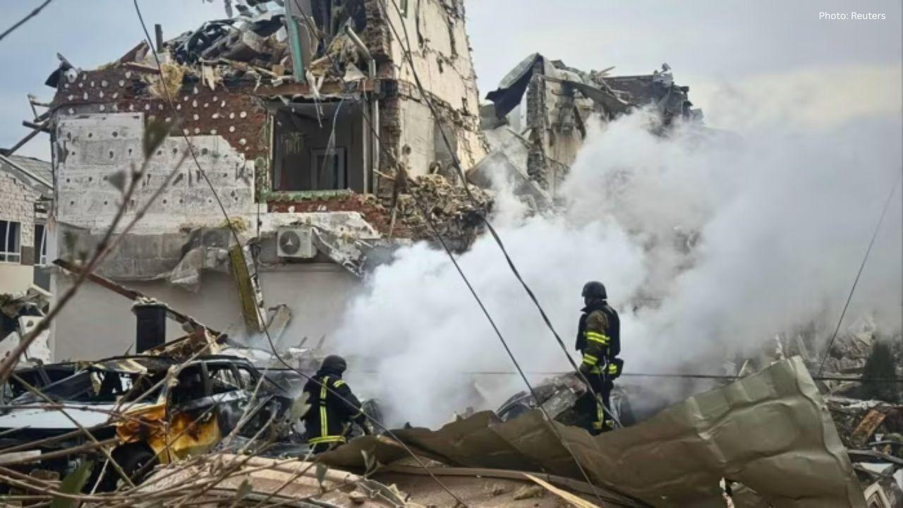 Russian Missile and Drone Strikes Hit Ukraine Ahead of Zelenskiy–Trump Peace Talks