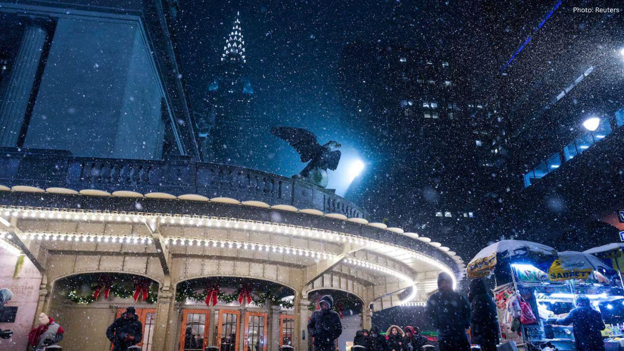 Winter Storm Hits U.S. Northeast, Travel Disrupted by Snow and Ice