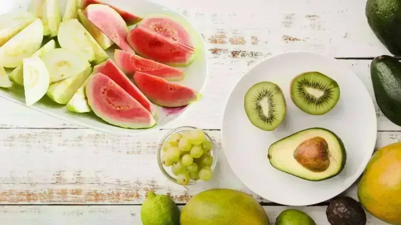 Winter Fruits for Immunity: The Power of Guava, Kiwi, and More