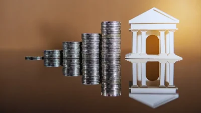 Walking the Tightrope: Why Central Banks Are Being Extra Careful With Rate Moves