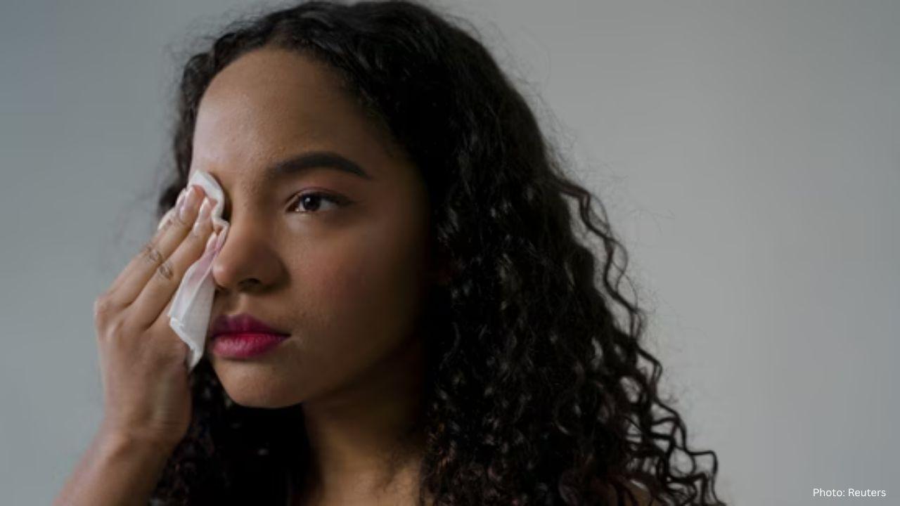 How to Remove Makeup the Right Way for Clean and Glowing Skin