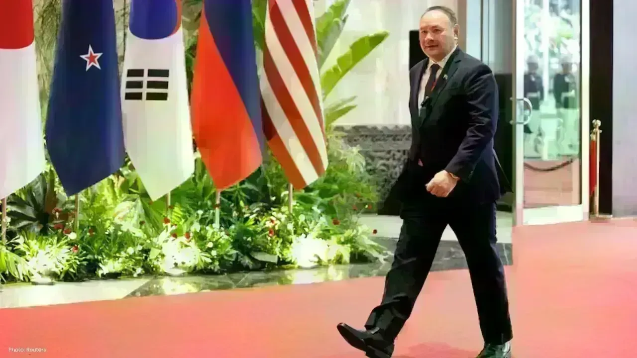 Philippines Confronts Chinese Research Vessel Near Northern Coast