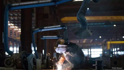 China’s Factories Show Brief Recovery as Holiday Orders Lift Production