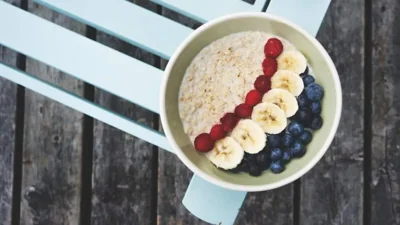 Kickstart Your Busy Mornings with a Quick Oatmeal Breakfast Packed with 45g Nutrition