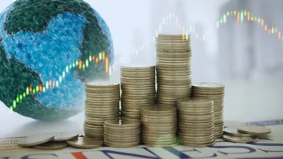 Global Economy Facing a Decisive Moment: Challenges and Opportunities Ahead