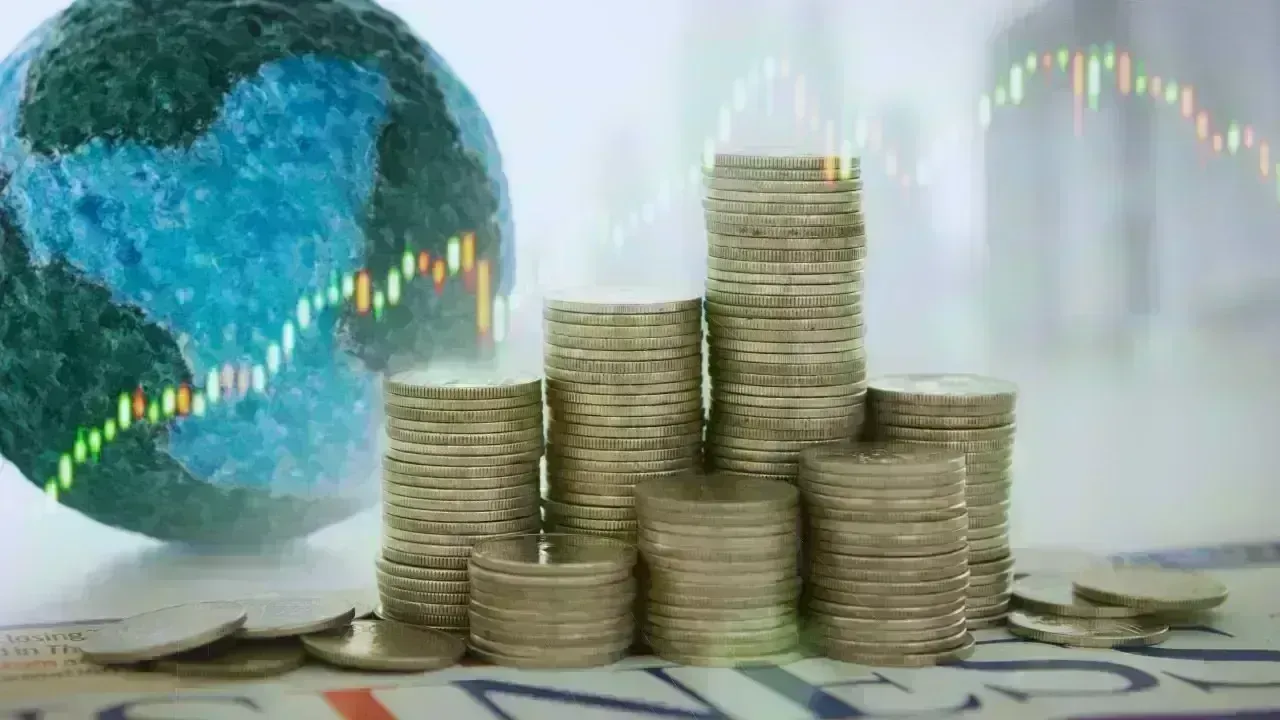 Global Economy Facing a Decisive Moment: Challenges and Opportunities Ahead