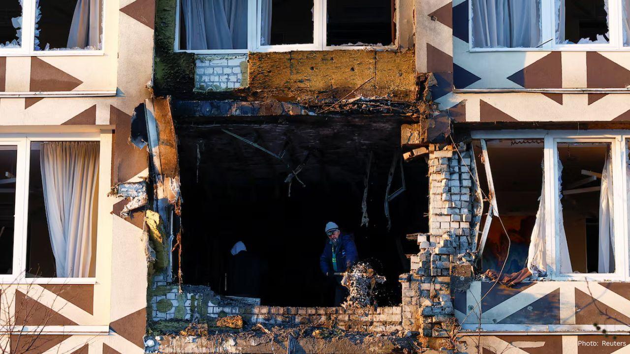 Russian Air Strike on Kyiv Kills Civilians, Marking First Civilian Deaths of the Year