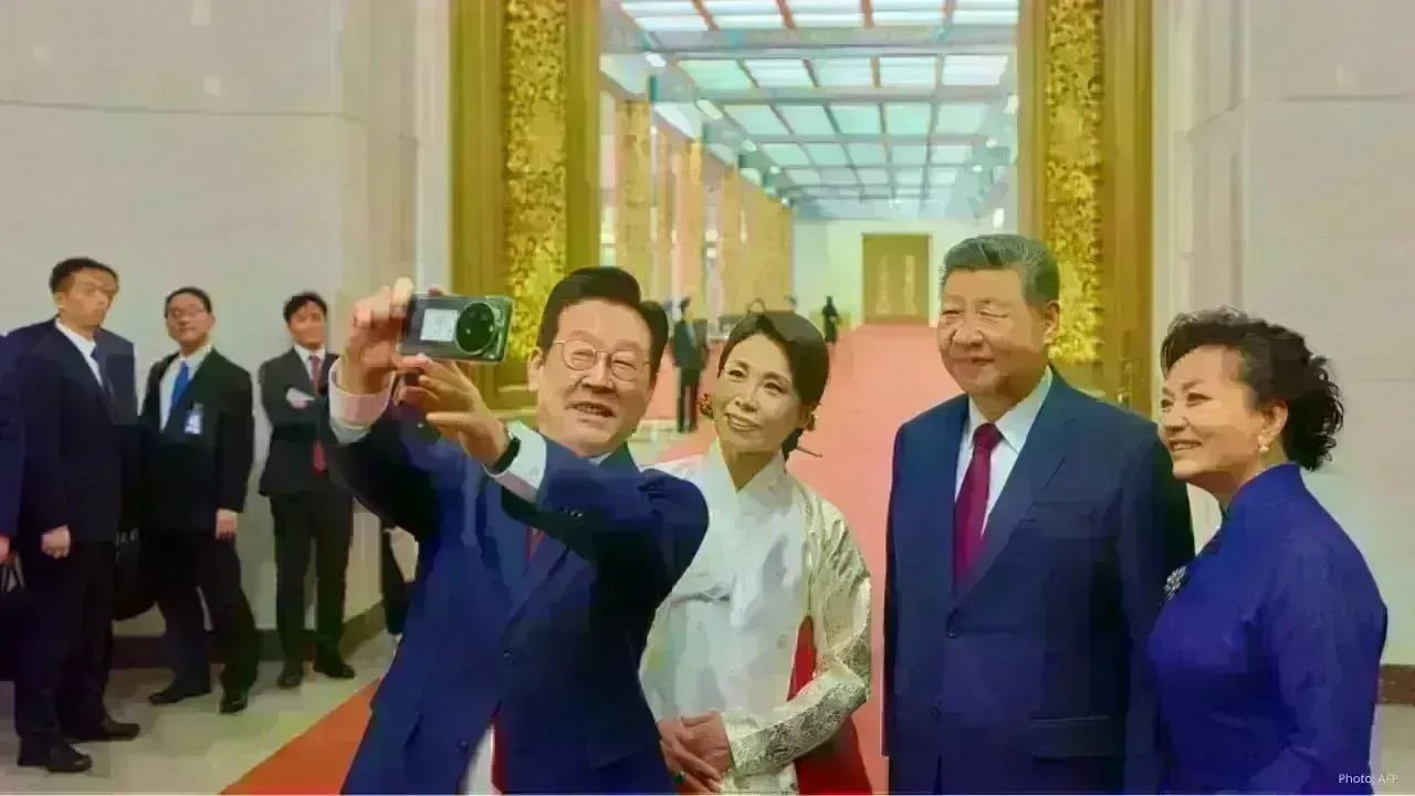 Lee Jae Myung and Xi Jinping's Light-Hearted Selfie Sparks Global Discussion