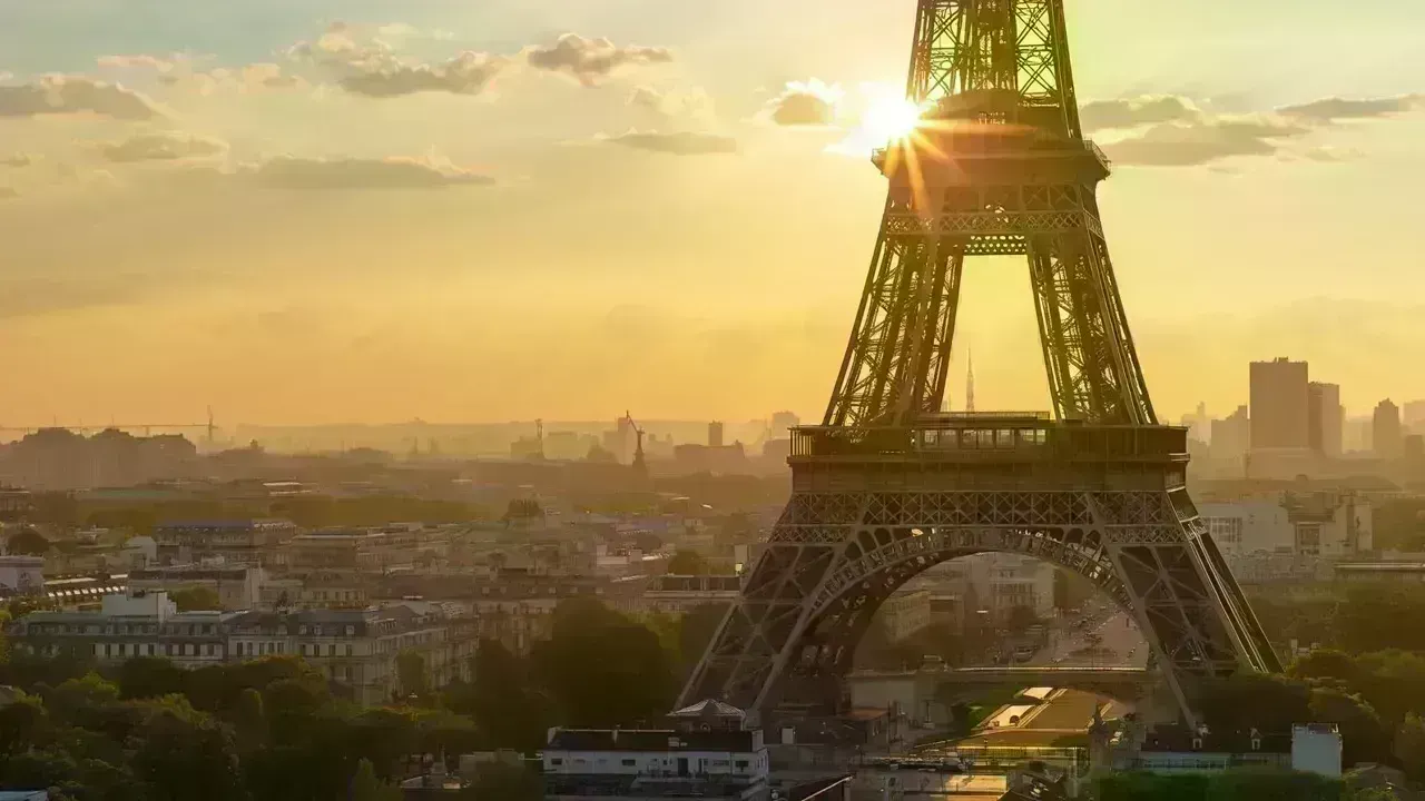 Discover Hotels with Stunning City Views Near the Eiffel Tower