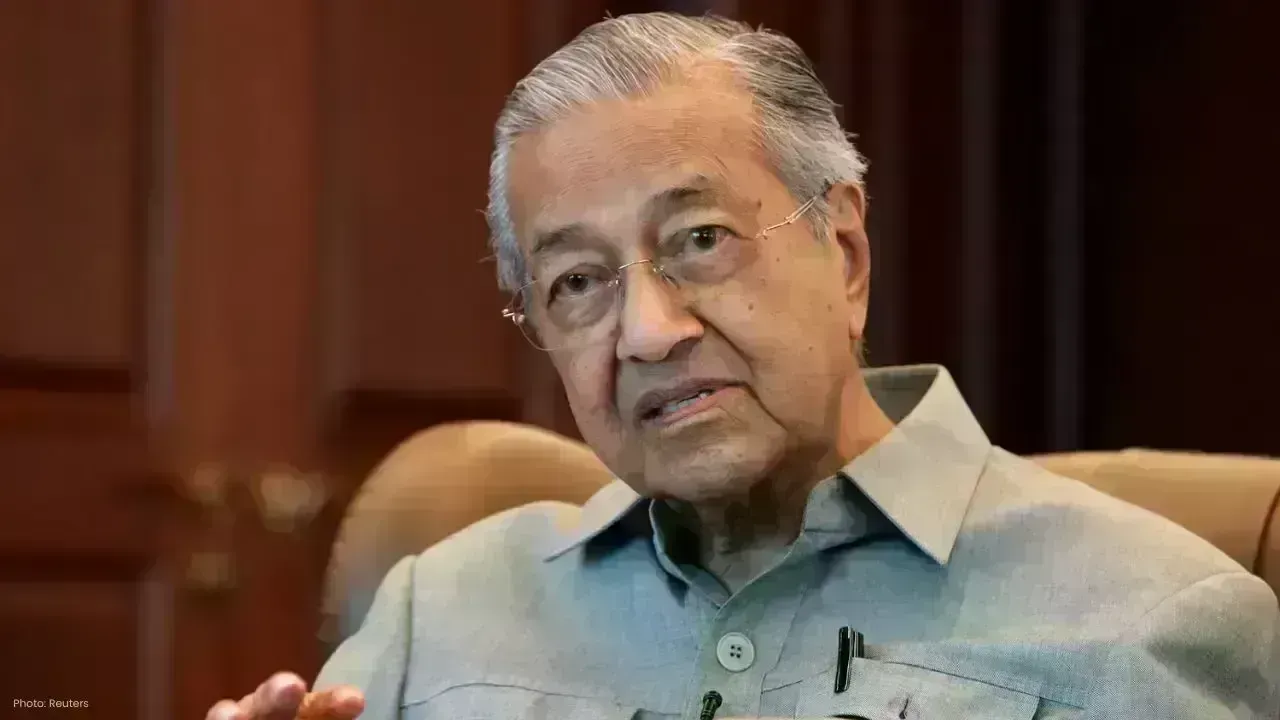 Mahathir Mohamad's Hip Fracture: No Surgery Recommended at 100