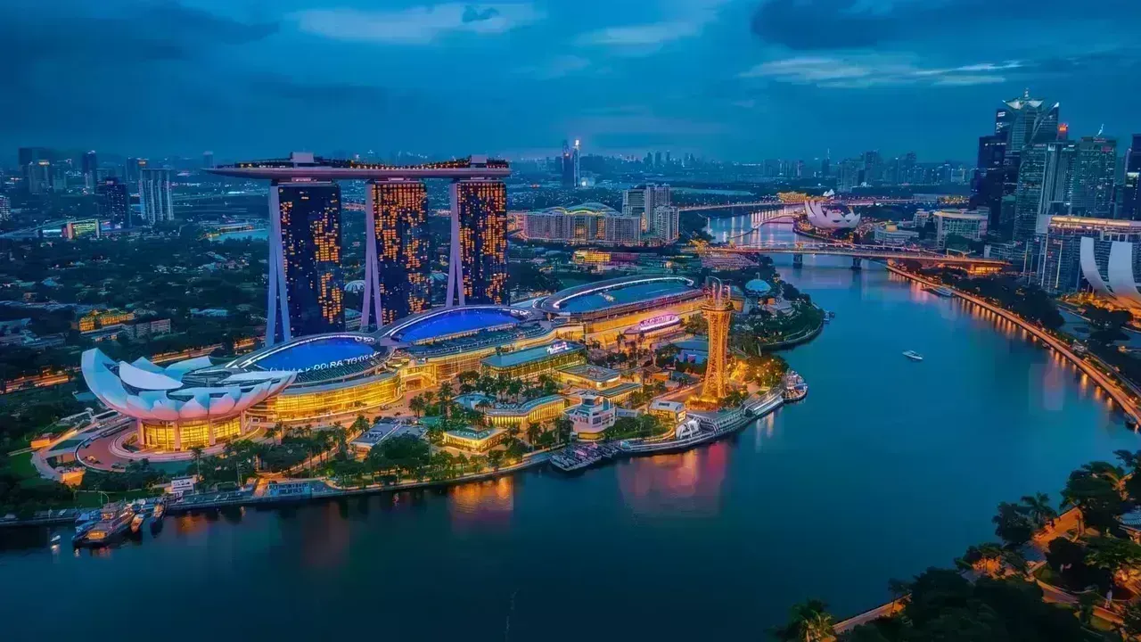 Comprehensive 5-Day Singapore Itinerary with Accommodation and MRT Insights
