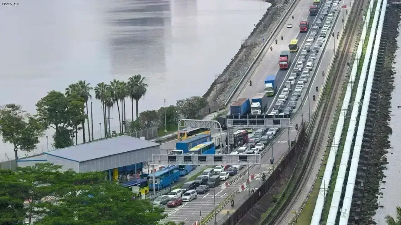 Malaysians Opt to Relinquish Citizenship for Life in Singapore