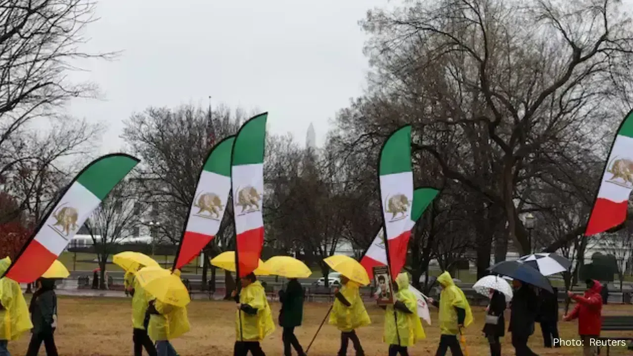 U.S. Senators Question Military Action as Iran Faces Growing Unrest