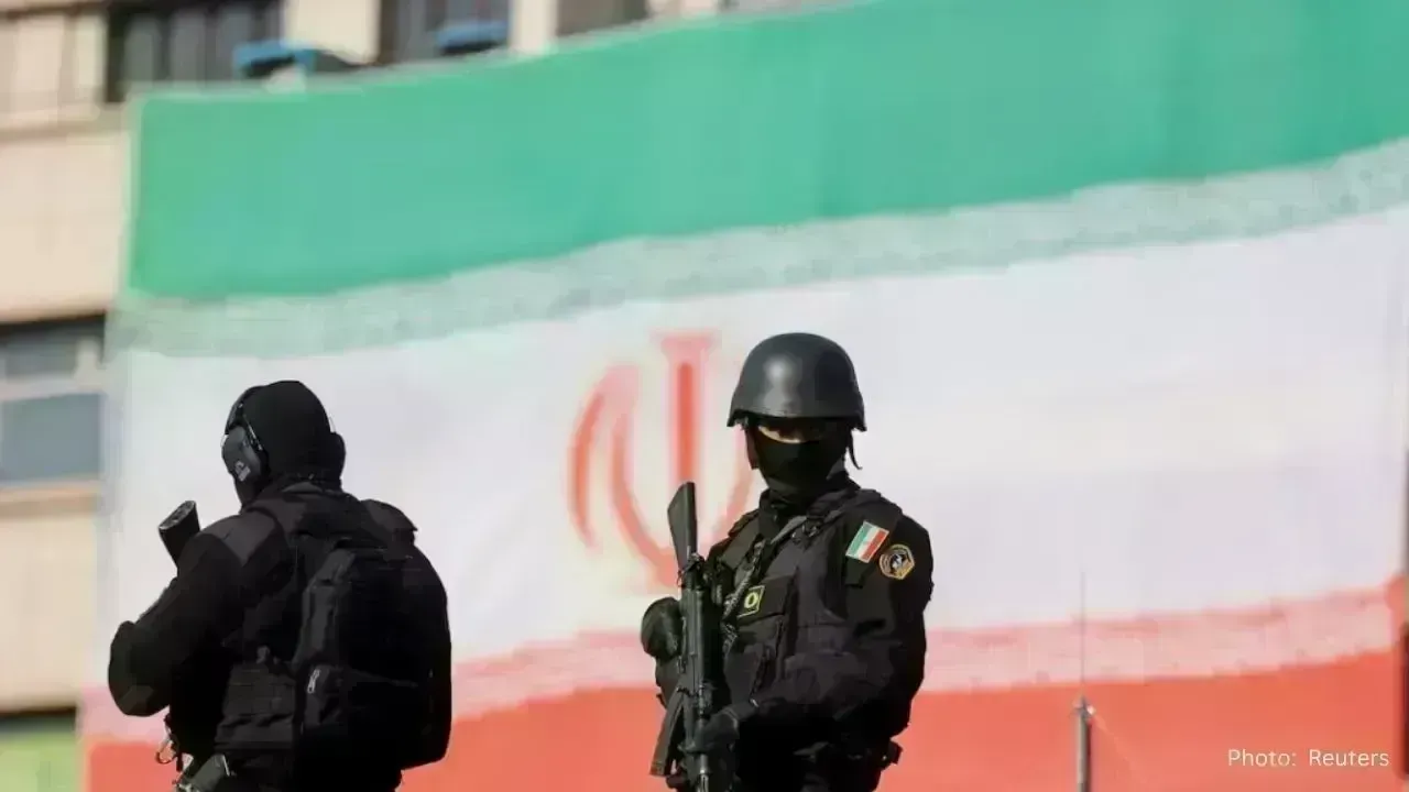 Trump Weighs Tough Action as Iran Faces Deadly Protests and Keeps US Talks Open