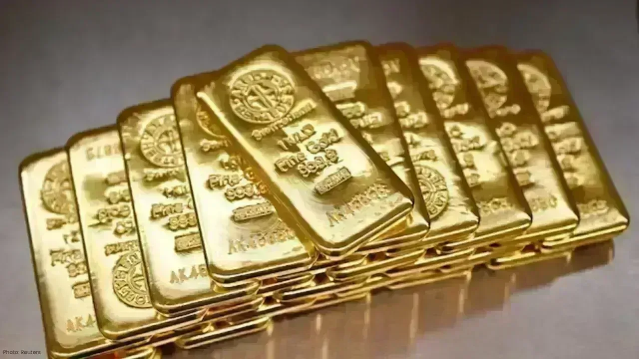 Gold Approaches Historic High as Silver Surpasses $90 Amid Rate Cut Anticipations