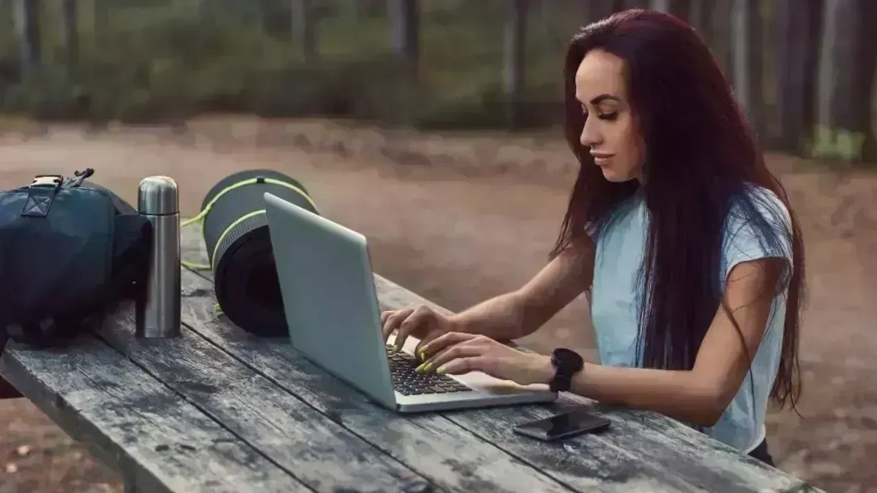 Exploring the Realities of Digital Nomad Life: Freedom, Challenges, and Insights