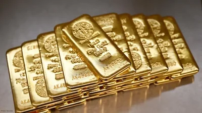 Gold Approaches Historic High as Silver Surpasses $90 Amid Rate Cut Anticipations