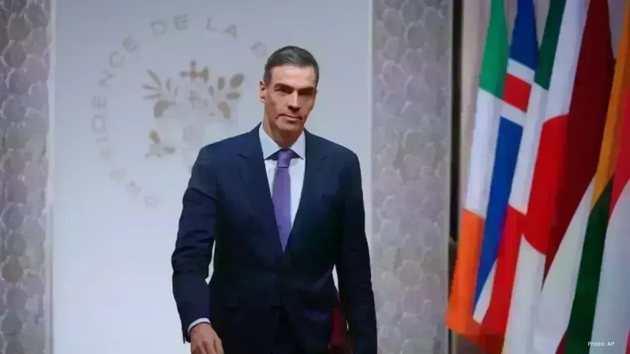 High-speed trains collide after one derails in southern Spain, killing at least 21