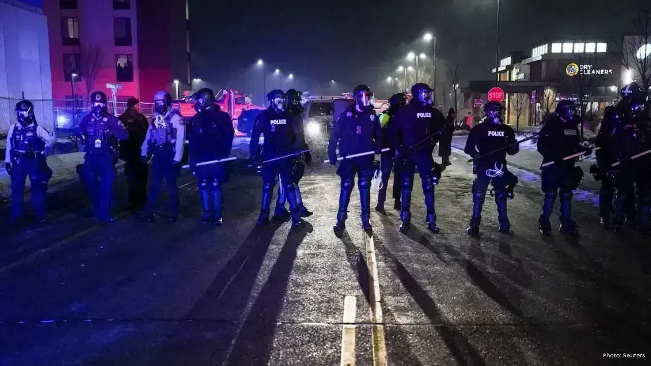 Trump and Minnesota Leaders Seek Calm After Fatal Immigration Shooting