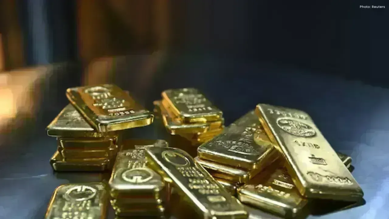 Gold Nears $5,600 as Investors Rush to Safety, Silver Eyes $120