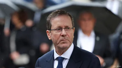 Herzog’s Australia Visit Begins with Bondi Tribute Amid Support and Protests