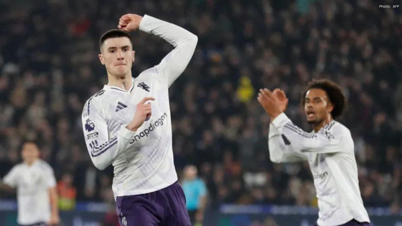 Late Drama Sees West Ham Draw With Man United as Spurs Suffer Another Defeat