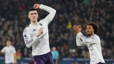 Late Drama Sees West Ham Draw With Man United as Spurs Suffer Another Defeat