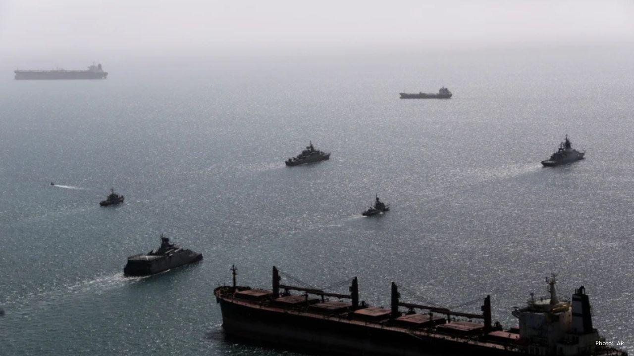 Trump Cautions Iran as US Warships Head Toward Middle East