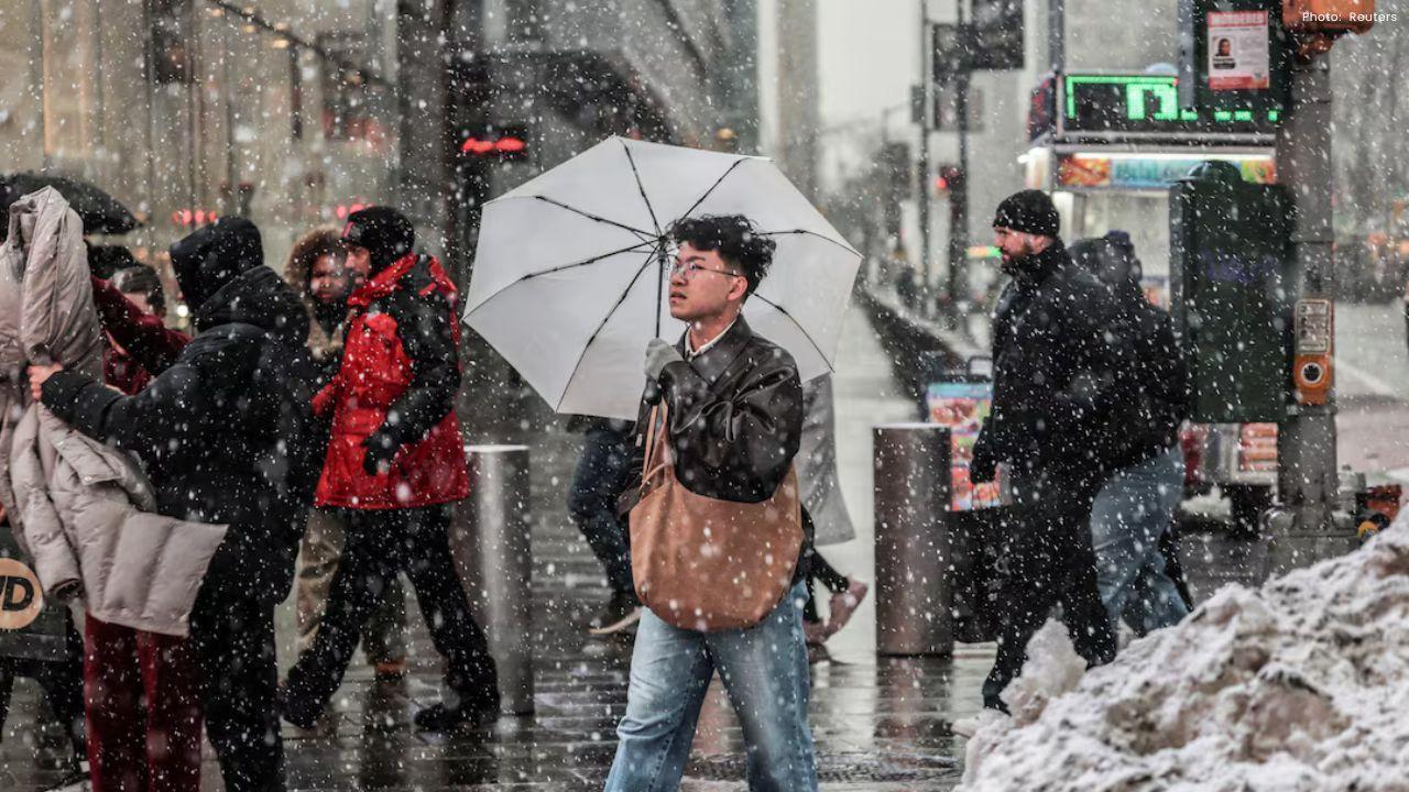 Powerful Winter Storm Shuts Schools and Halts Travel Across US Northeast
