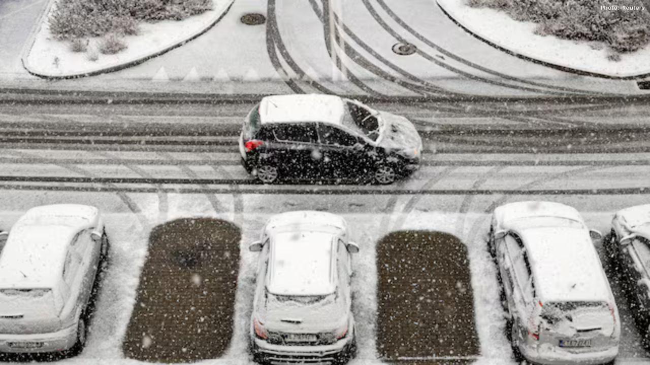 Europe’s Car Sales Fall in January as Petrol Vehicles Lose Ground