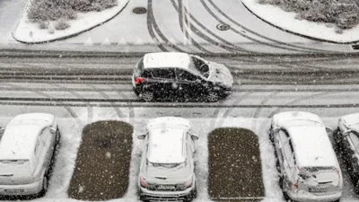 Europe’s Car Sales Fall in January as Petrol Vehicles Lose Ground