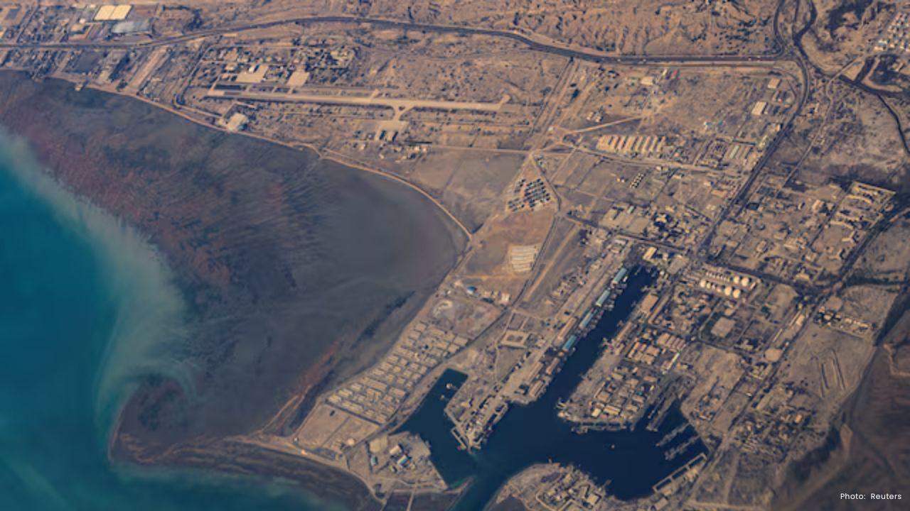 Iran’s Revolutionary Guards Challenge Trump Over U.S. Navy Escort of Oil Tankers in Strait of Hormuz