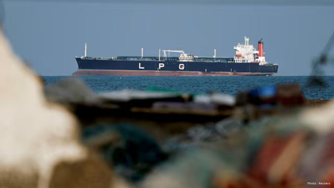 Oil Prices Rise Sharply as Iran Conflict Sparks Global Supply Fears