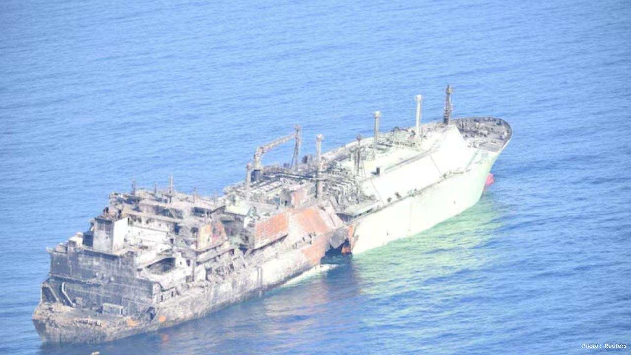 Libya Tows Damaged Russian Gas Tanker to Prevent Environmental Disaster