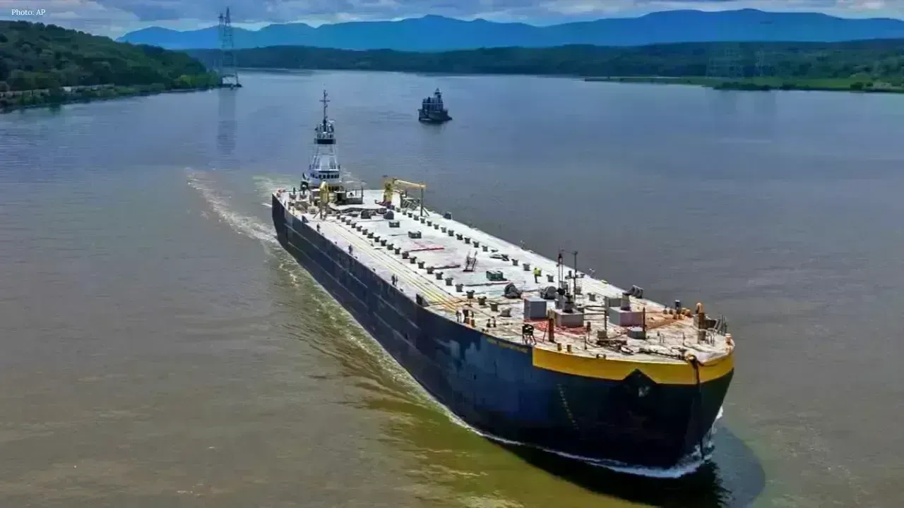 Tankers Shift Course to Navigate Around Hormuz Strait