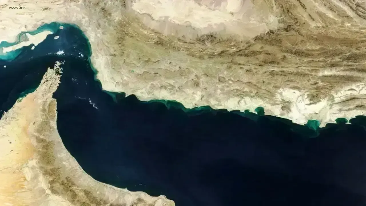 Limited Vessel Transit Through Hormuz Strait Resumes Amid Ongoing Tensions