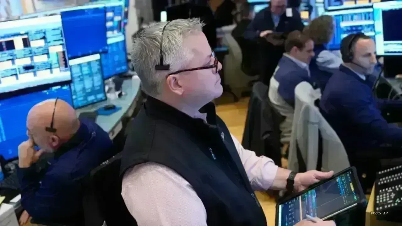 Stocks Surge as Oil Prices Plummet Following Hormuz's Reopening