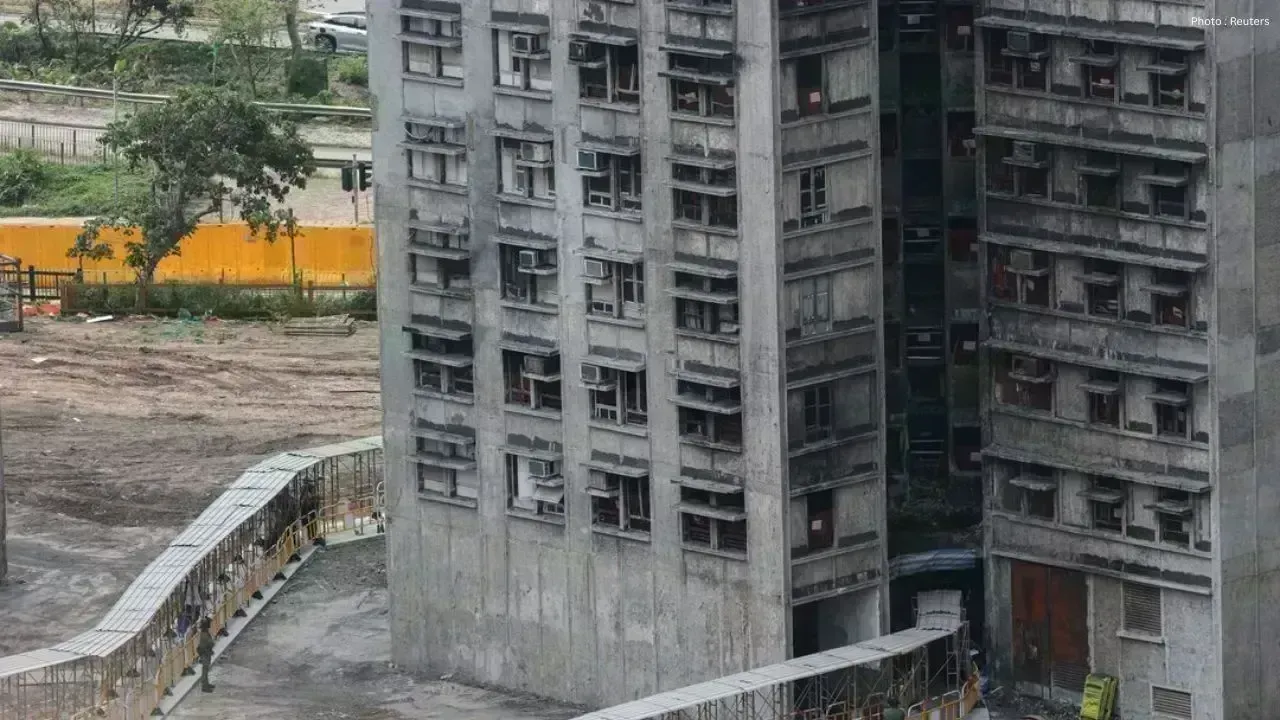 Hong Kong Fire Victims Return to Burned Homes Searching for Memories