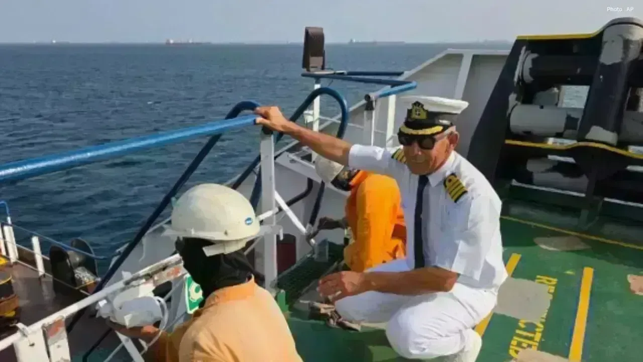 Oil Tanker Crisis in Strait of Hormuz Raises Global Security and Trade Concerns