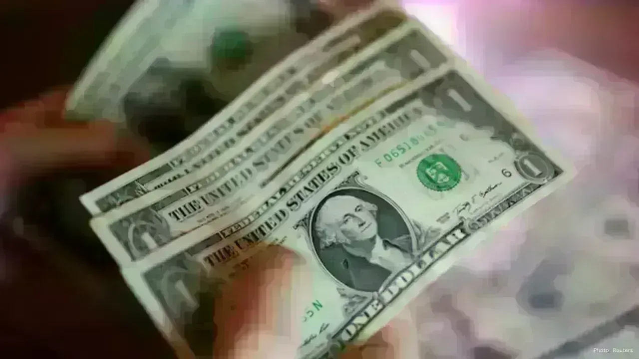 Dollar Rises as Middle East Tensions Grow and Strait of Hormuz Faces Closure